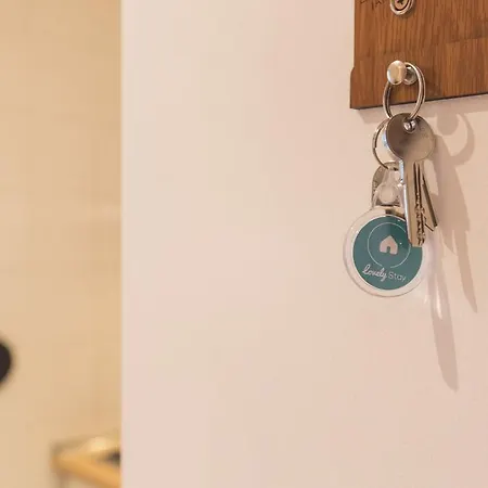 Lovelystay - Charming Marques Flat Apartment *